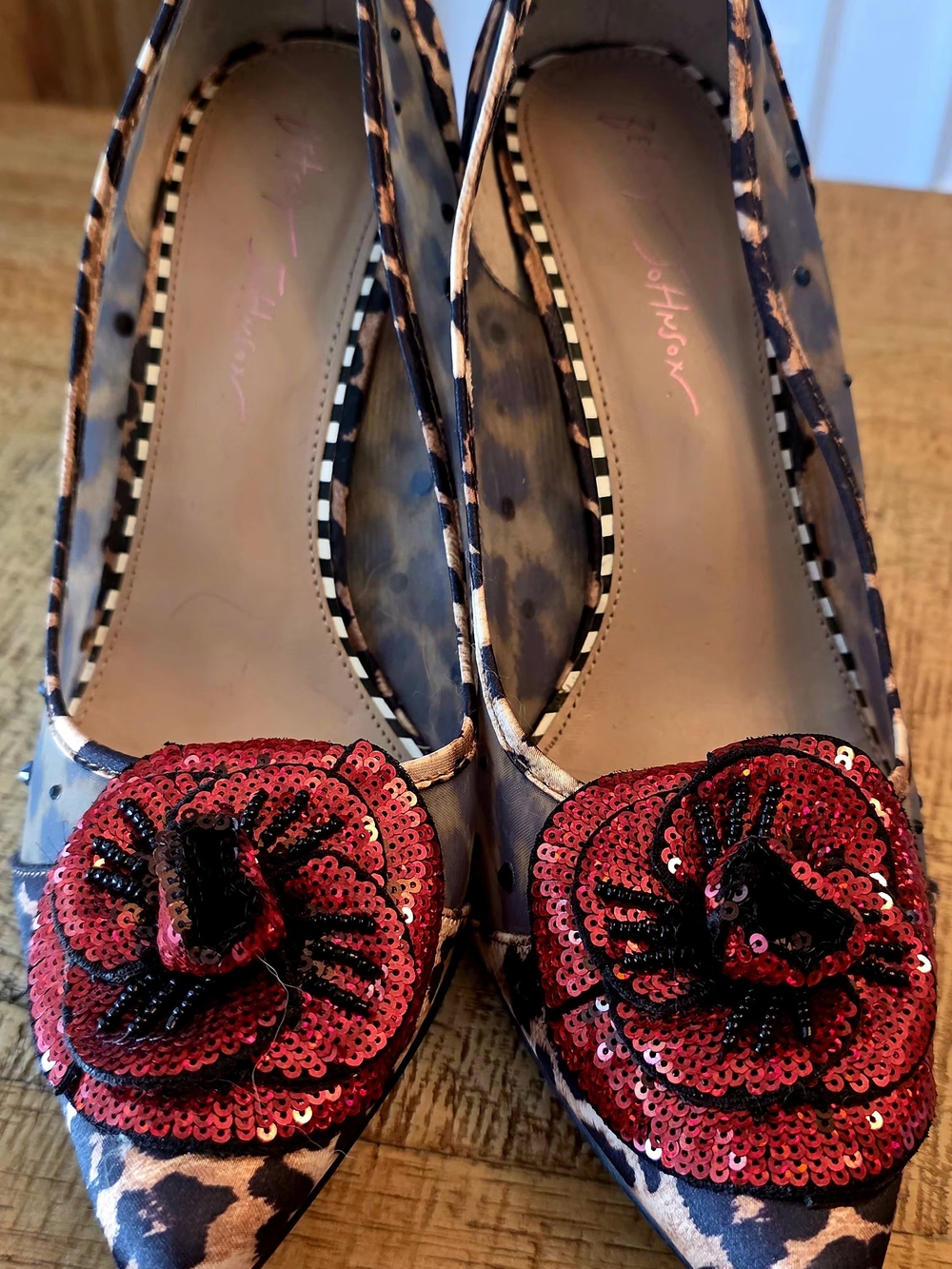Betsey Johnson Leopard Print 9.5 Pointed Toe Heels with Red Sequin Flower - Picture 3 of 6